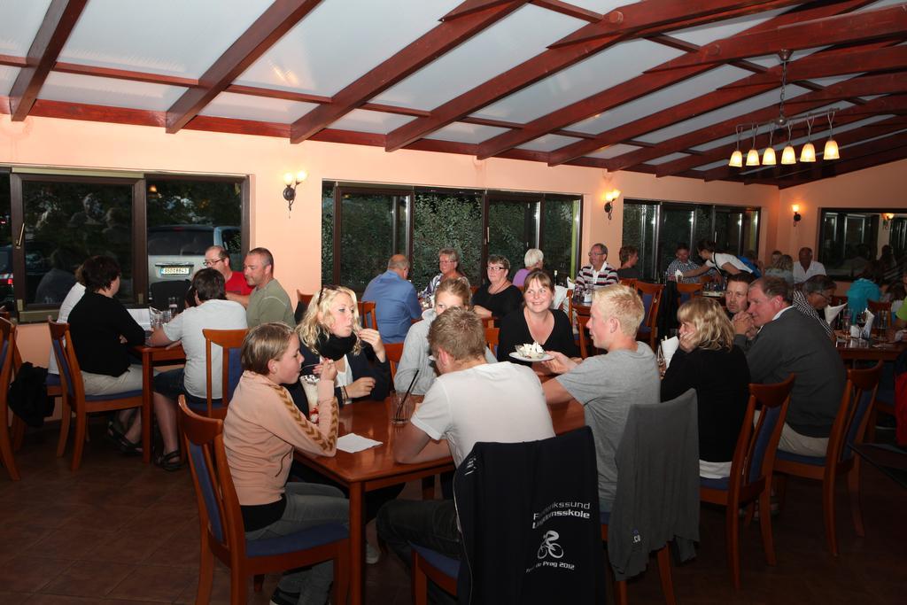 فندق Zlatníkyفي  Camping Oase Praha المظهر الخارجي الصورة