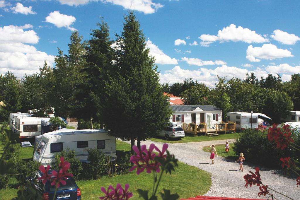 فندق Zlatníkyفي  Camping Oase Praha المظهر الخارجي الصورة