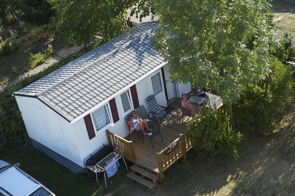 فندق Zlatníkyفي  Camping Oase Praha المظهر الخارجي الصورة